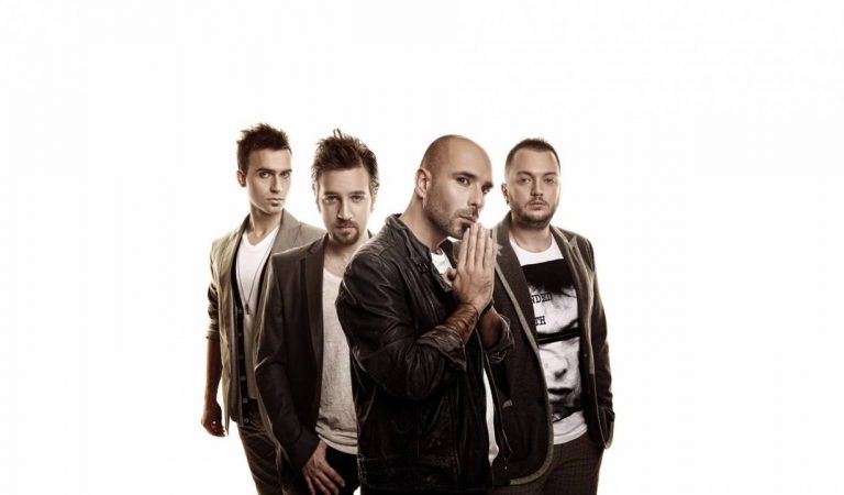 Gripin – Bir De Bana Sor Şarkı Sözleri