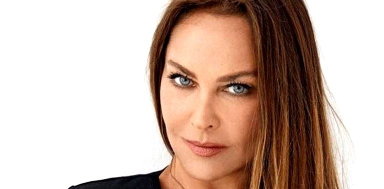 HÜLYA AVŞAR – Adamım Şarkı Sözleri