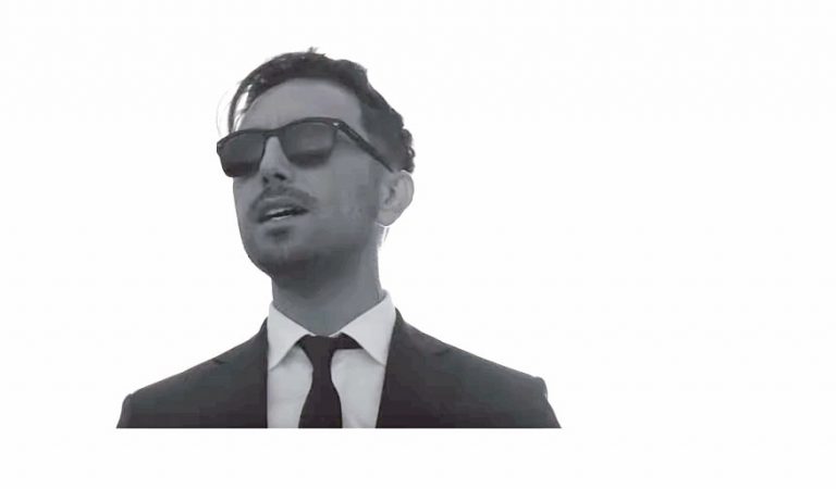 E1E – Dönsek Başa Şarkı Sözleri