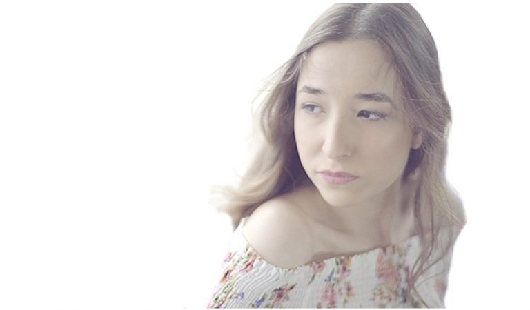 Naz Ölçal – Unutabiliyorum Şarkı Sözleri