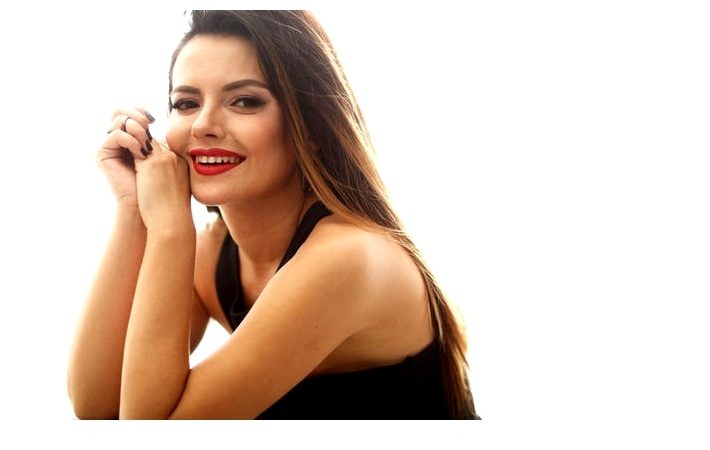 Beyza Durmaz – Sihirli Annem Hepimiz Biriz Şarkı Sözleri