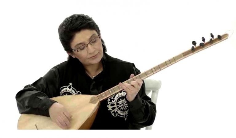 Güler Duman – Uyan Çoban Uyan Sürüde Kurt Var Şarkı Sözleri