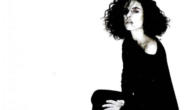 Yasemin Mori – Beni Bana Bırak Şarkı Sözleri