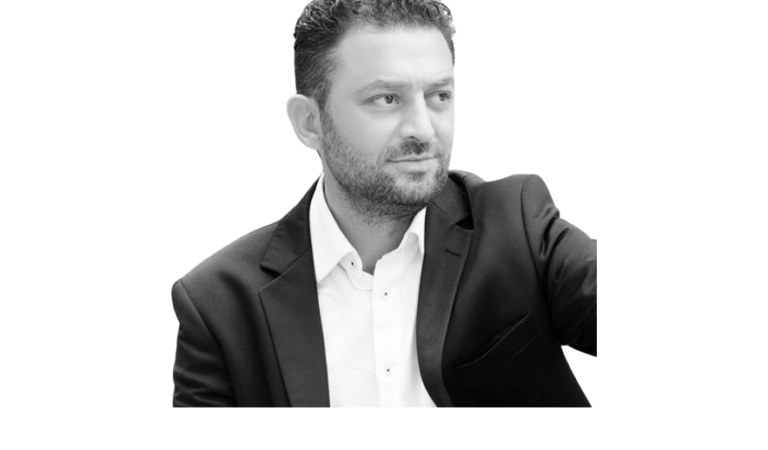 Celaleddin Ada – Sultanım Kapında Banada Yer Ver İlahi Sözleri